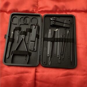 Black Manicure Set